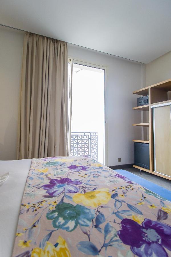 Mandarin Palace Hotel & Spa Танжер Екстер'єр фото A bedroom in a student residence hall