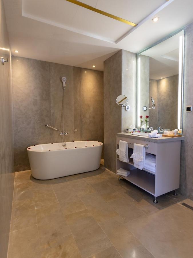 Mandarin Palace Hotel & Spa Танжер Екстер'єр фото Bathroom
