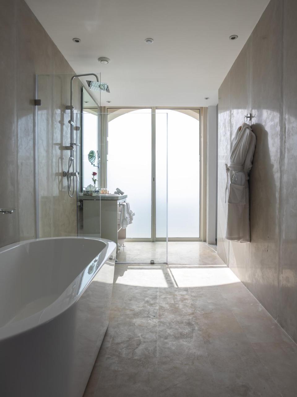 Mandarin Palace Hotel & Spa Танжер Екстер'єр фото A modern bathroom